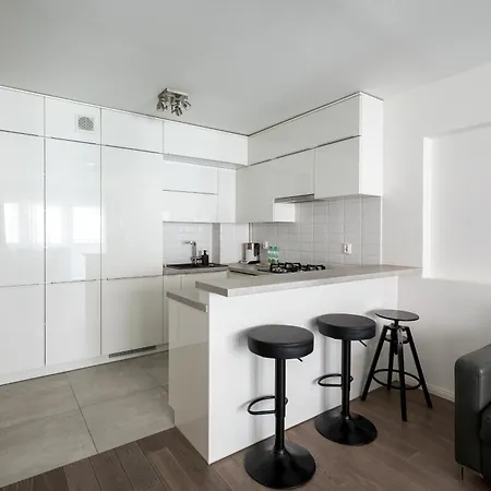 Chmielna Downtown By Bookinghost Warszawa