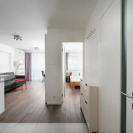 Chmielna Downtown By Bookinghost *