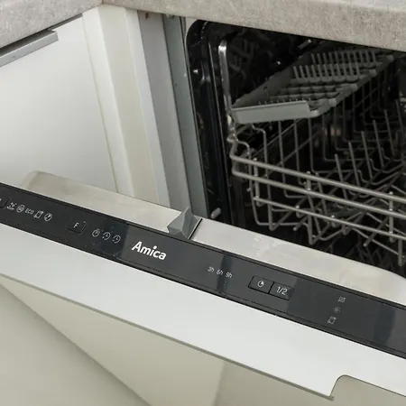 Chmielna Downtown By Bookinghost *